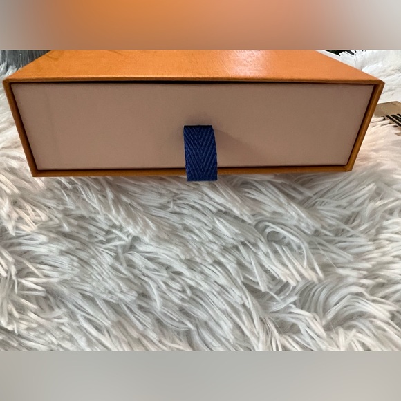 Authentic Louis Vuitton Small Gift Box, Holiday Ribbon and Holiday Gift Card - Picture 4 of 11